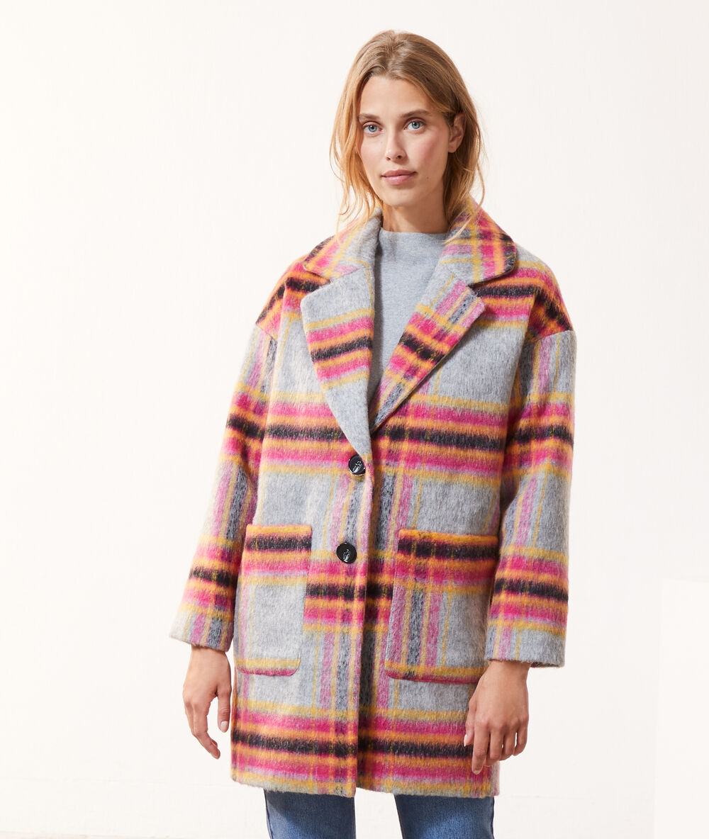Manteau à carreaux orange.