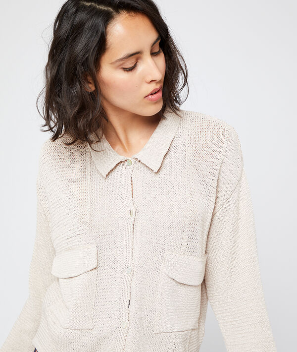 Cardigan col tailleur en maille fine nude.