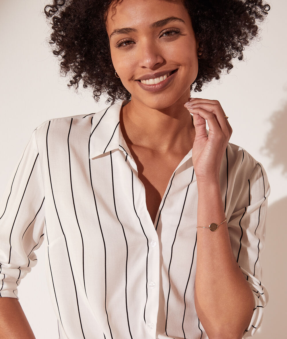 Chemise à rayures ecru.