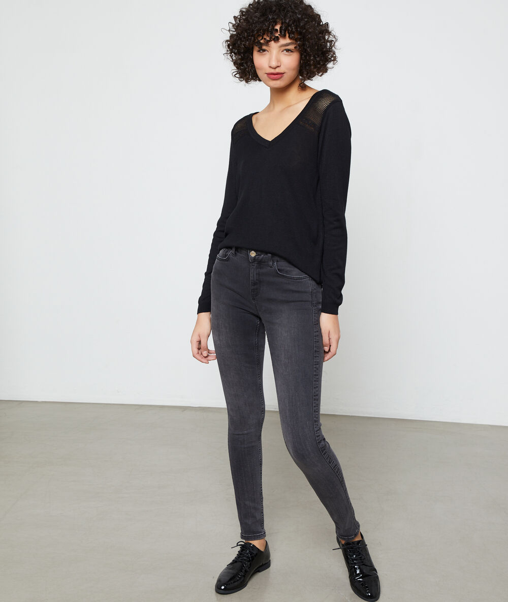 Pull dos ouvert, détails dentelle noir.