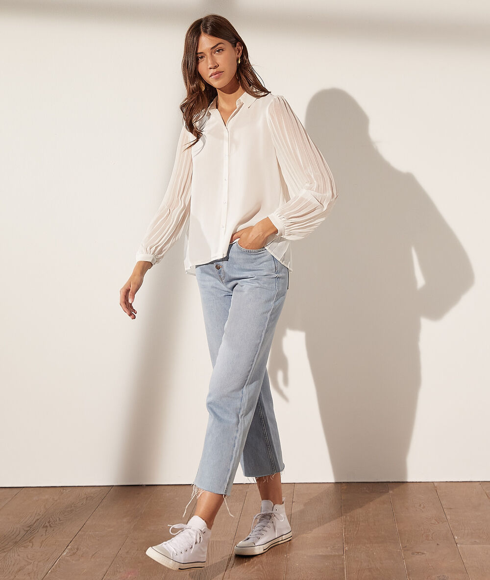 Chemise manches plissées ecru.