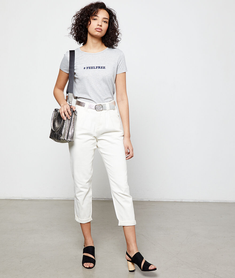 Pantalon carotte ceinturé ecru.
