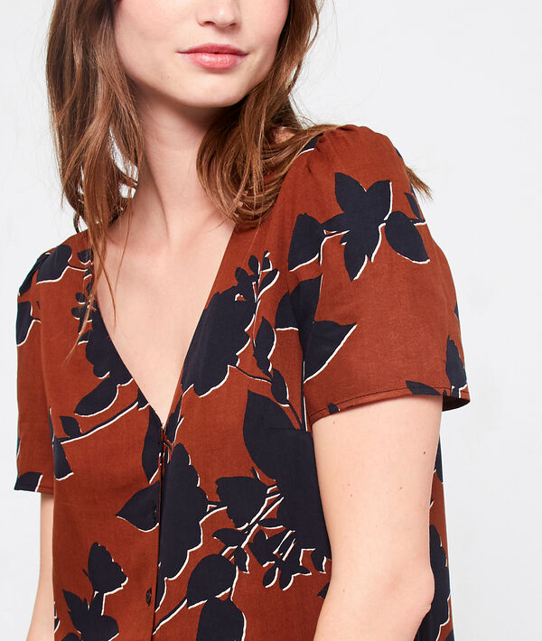 Blouse à imprimé fleuri marron.