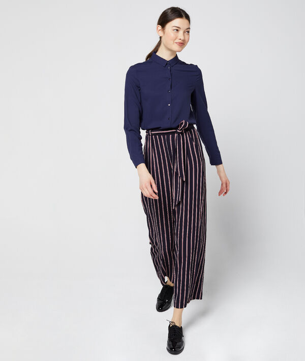 Chemise unie marine.