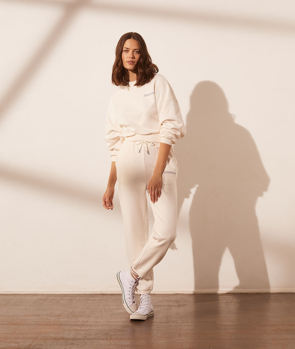 Pantalon jogger ecru.