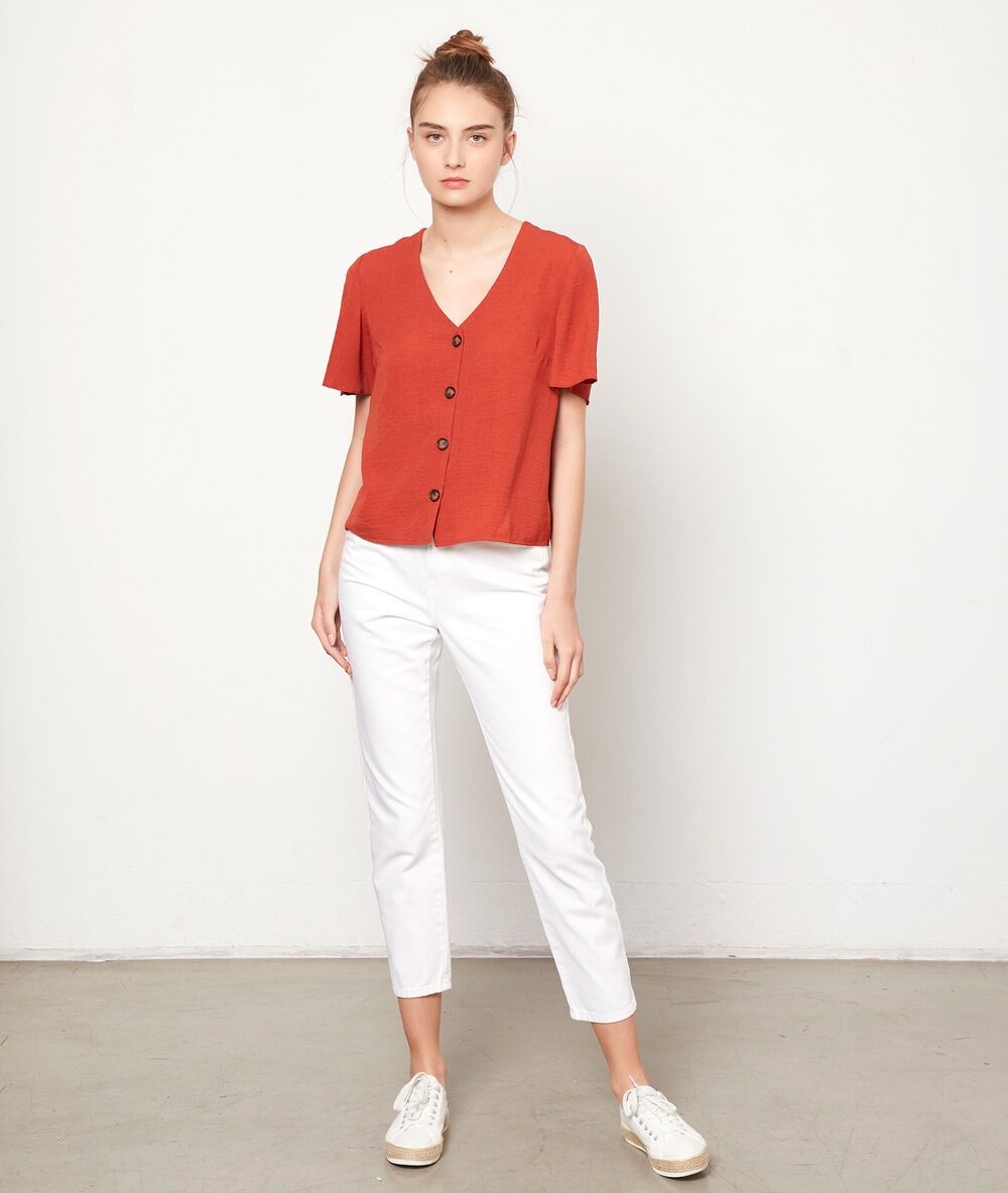 Blouse boutonnée brique.