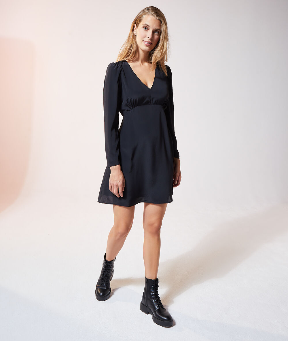 Robe courte patineuse noir.
