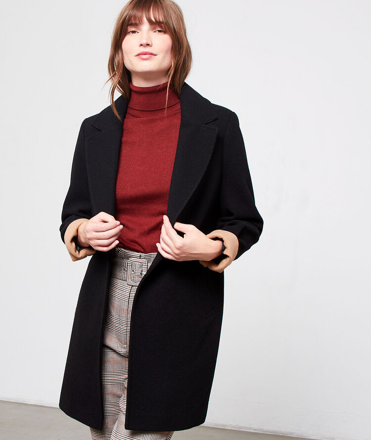 Manteau droit noir.