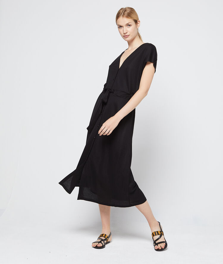 Robe longue dos décolleté noir.