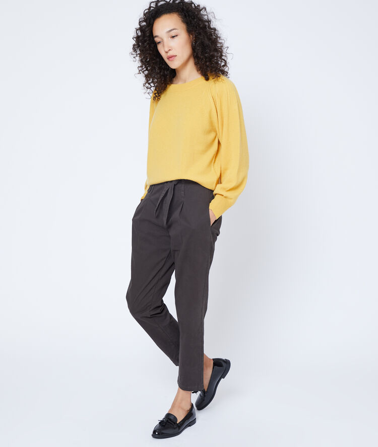Pull manches ballons en cachemire ocre.