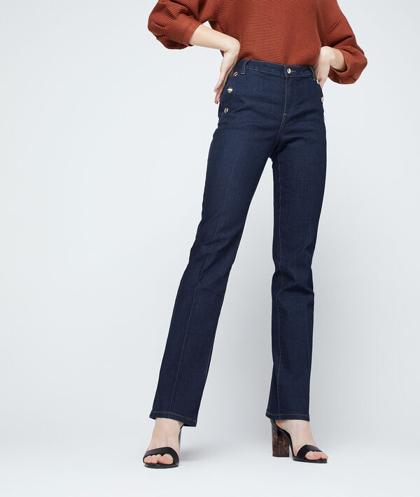 Jean flare détails boutons Jean flare détails boutons