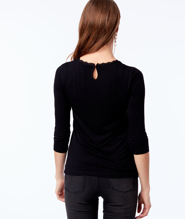 T-shirt à décolleté guipure T-shirt à décolleté guipure