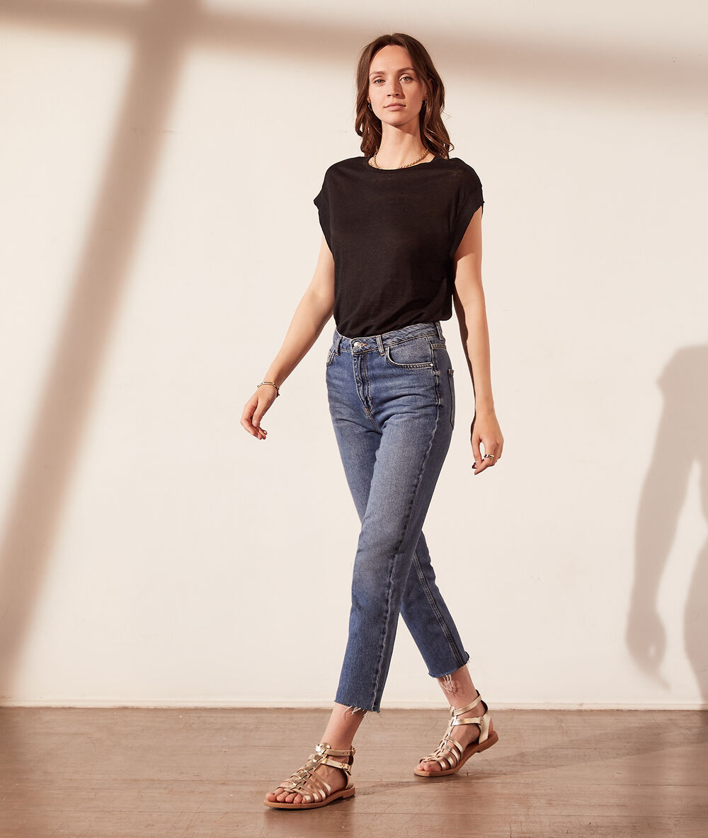 T-shirt col rond en lin noir.