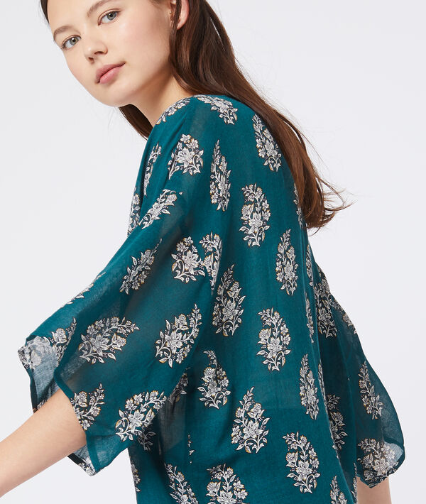 Kimono à motifs fleuris kaki clair.