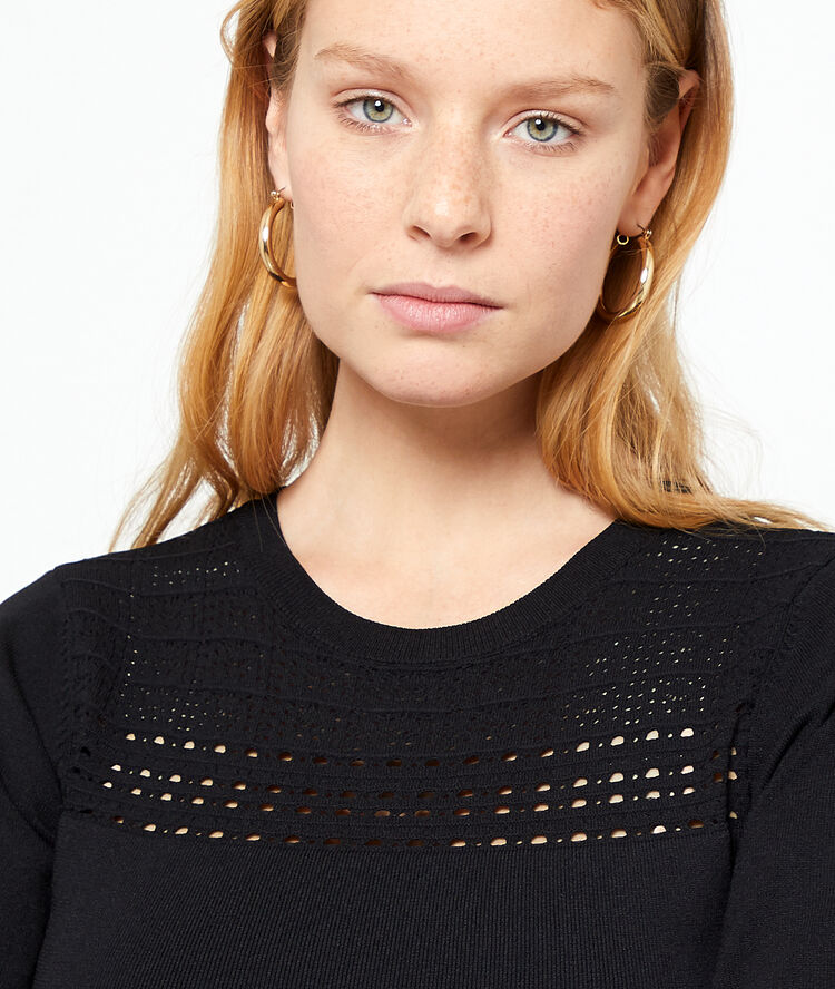 Robe en maille ajourée noir.