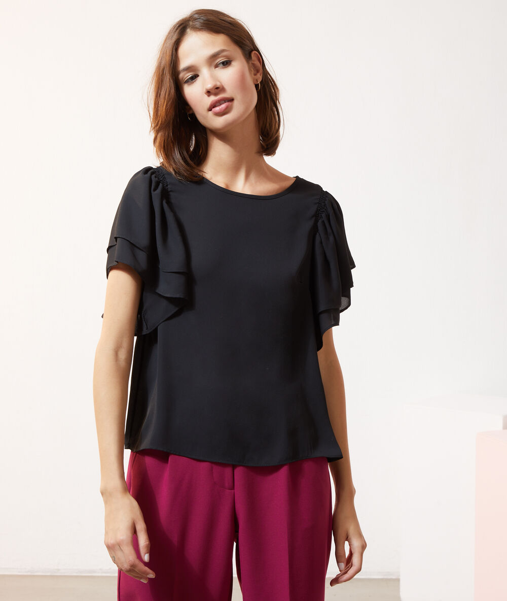 Blouse manches à volants noir.