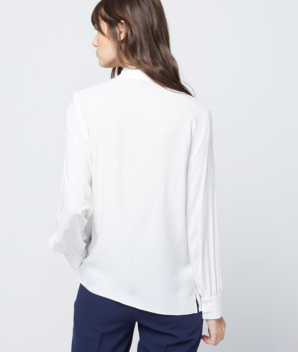 Blouse à col noué ecru.