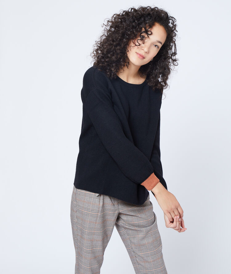 Pull en maille douce noir.
