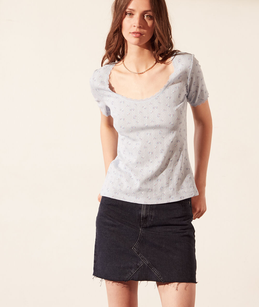 T-shirt pointelle en coton bio détails en dentelle ciel.