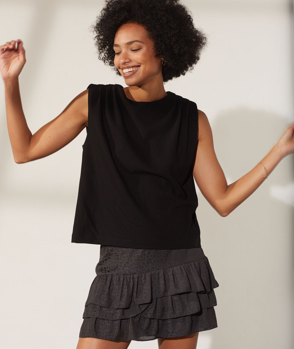 Top avec épaulettes noir.