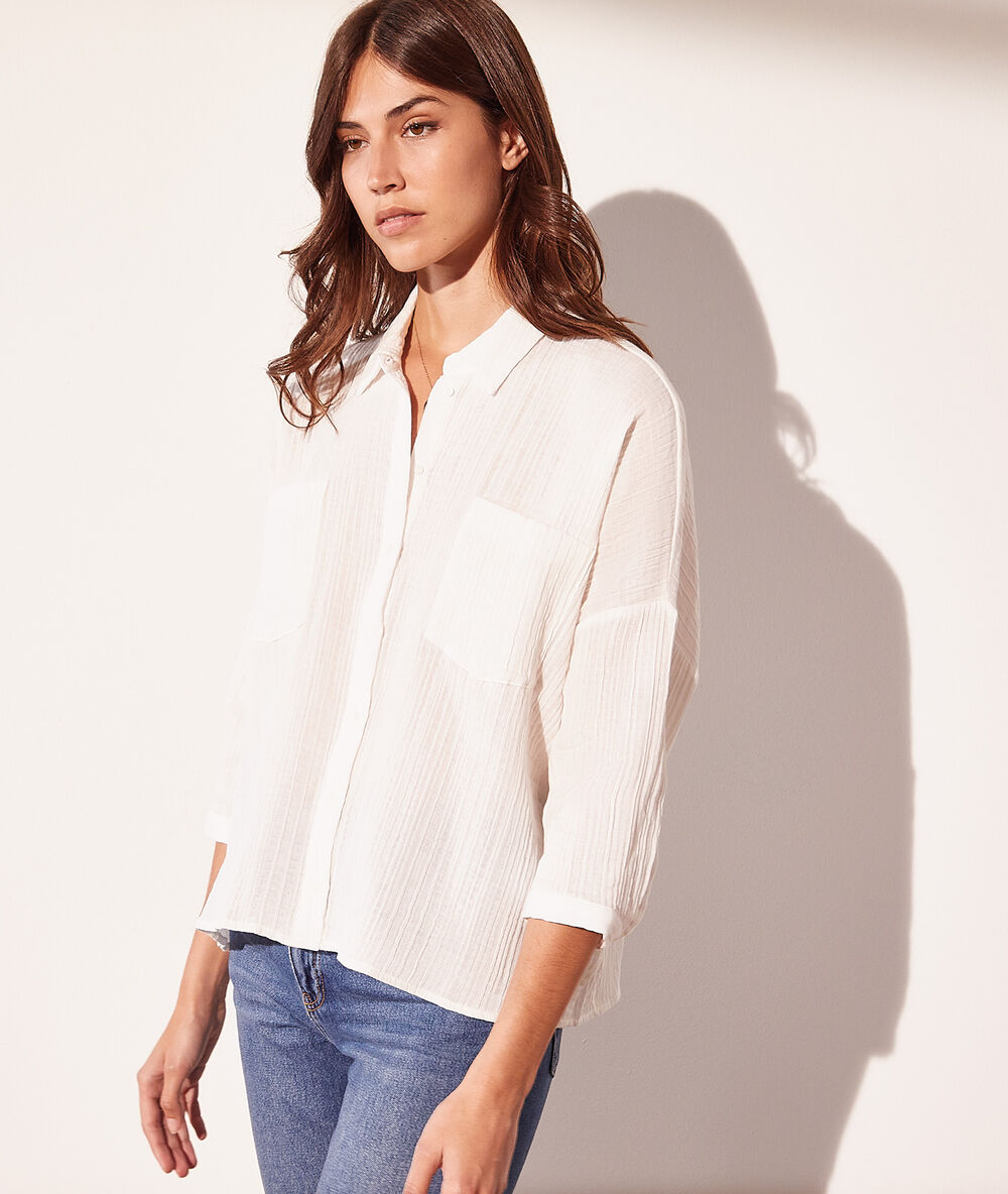 Chemisier en gaze de coton ecru.