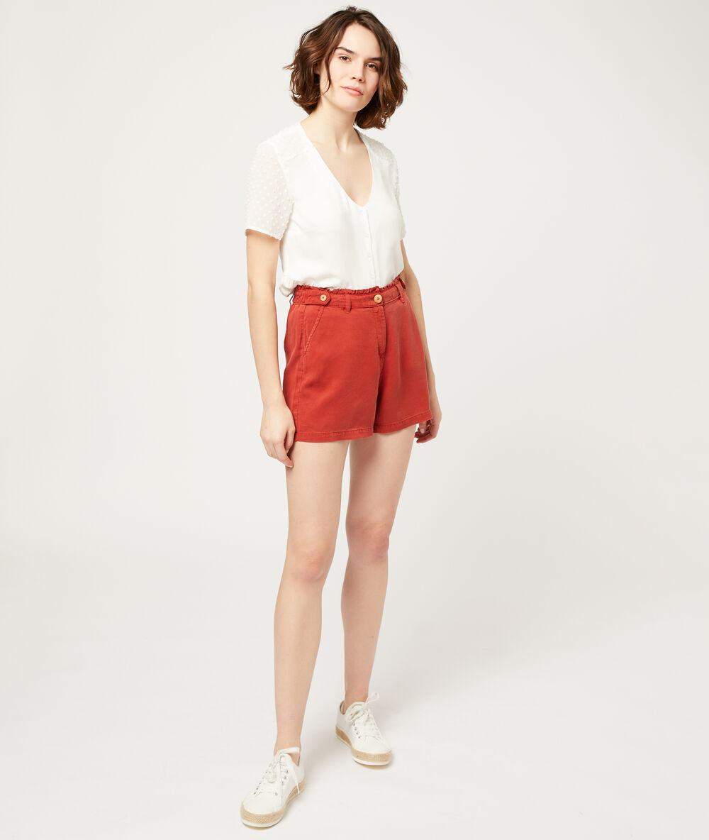 Short à pinces brique.