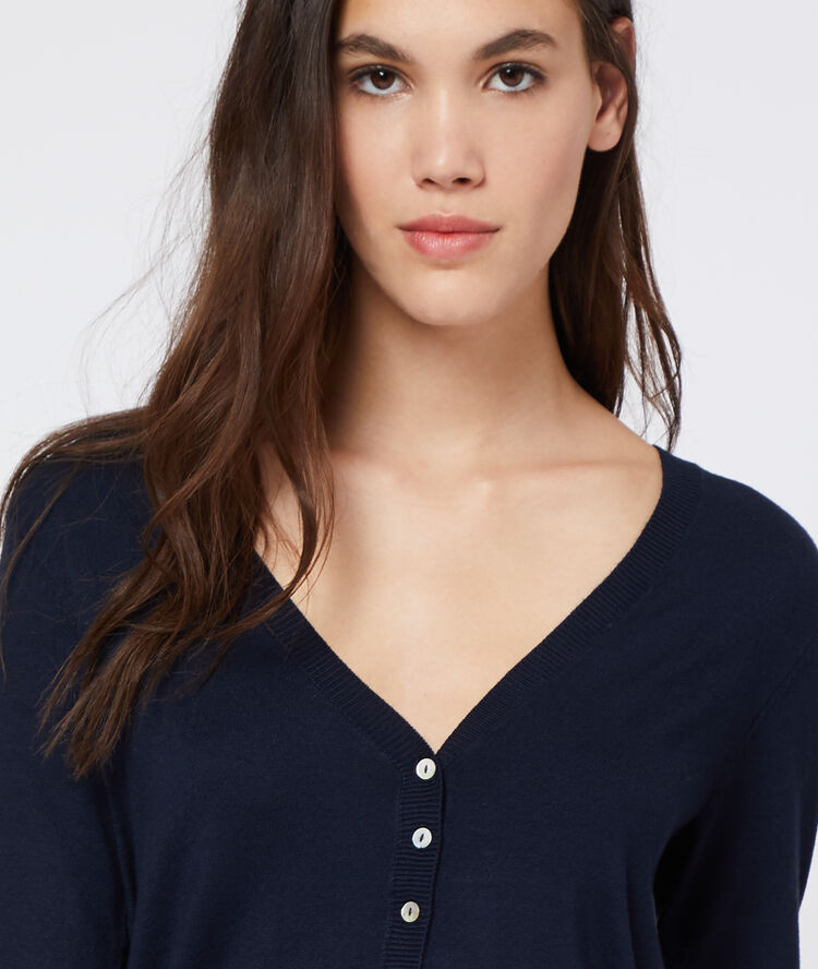 Gilet en maille fine marine.