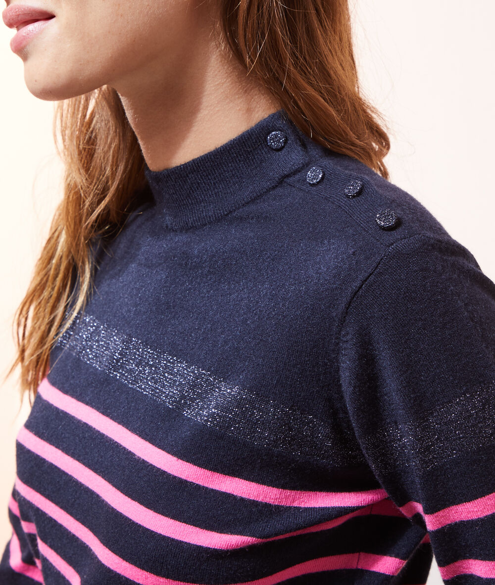 Pull rayé en maille fine bordeaux.
