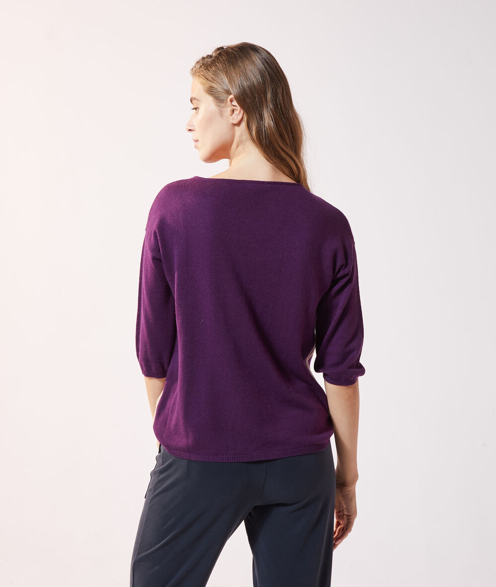 Pull col v en maille fine prune.