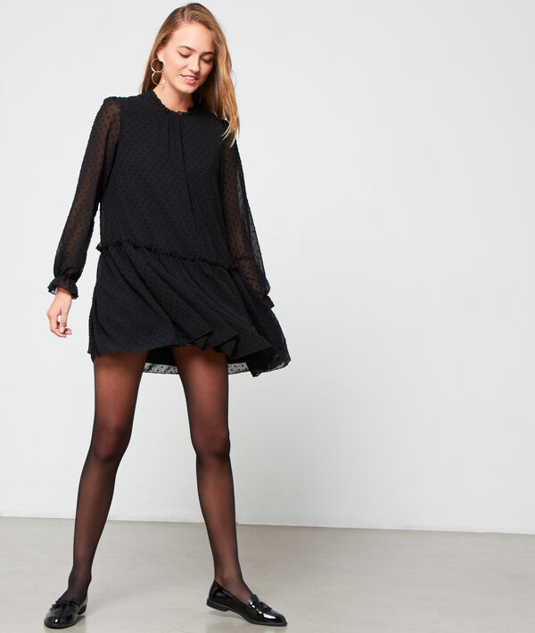 Robe doublée en plumetis noir.