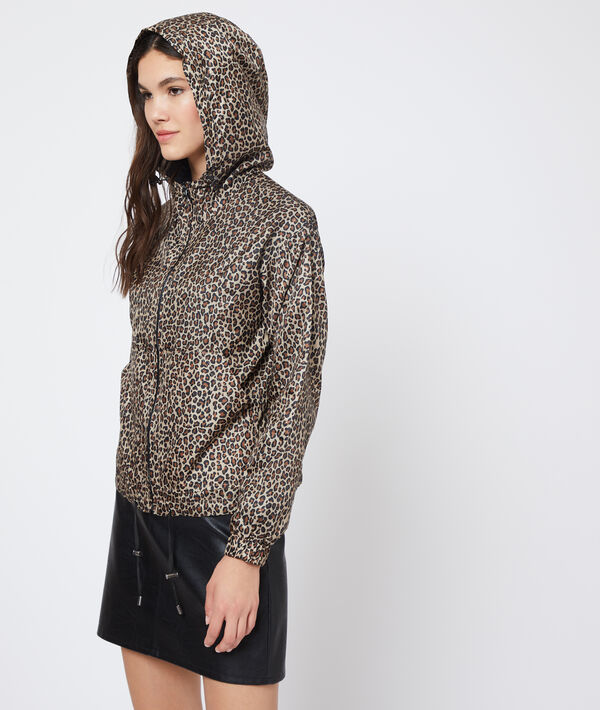 Blouson à imprimé léopard noir.