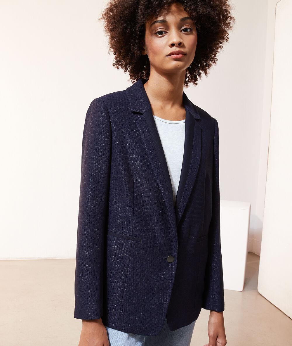 Veste de tailleur bleu marine.