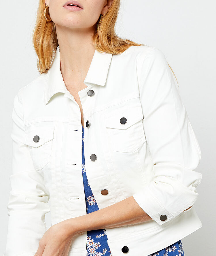 Veste en jean ecru.