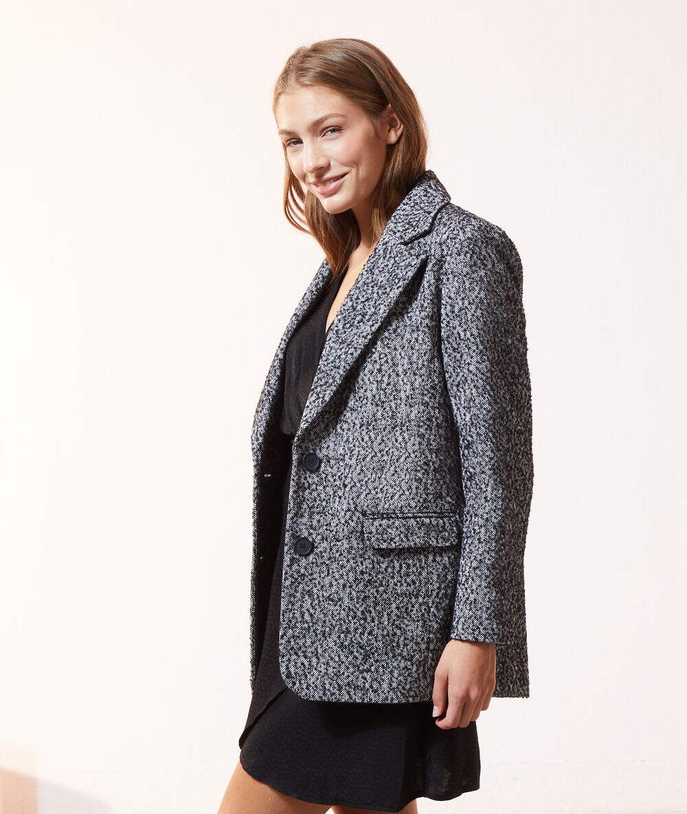 Manteau court forme blazer noir.