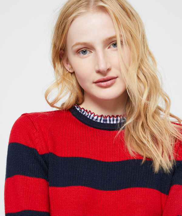 Pull à rayures en grosse maille marine.