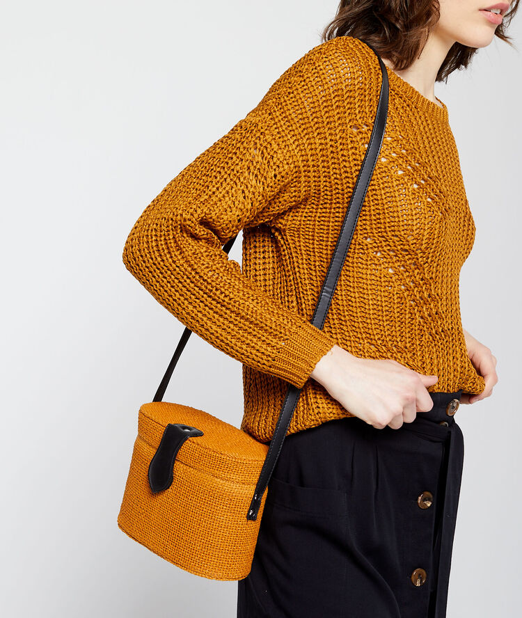 Sac rigide en raphia epice.