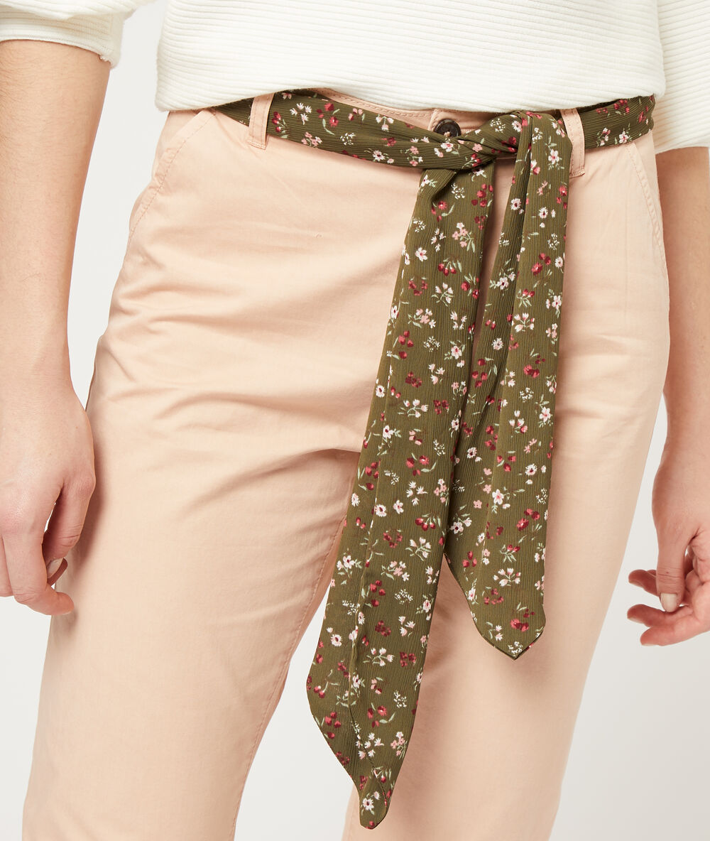 Pantalon droit avec foulard blush.