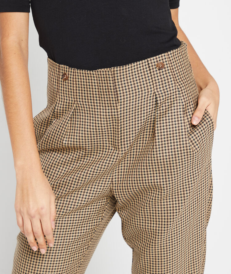 Pantalon carotte à bretelles noir.