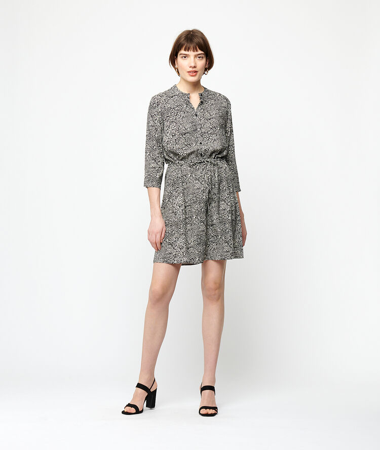 Robe smokée imprimé fleuri noir.