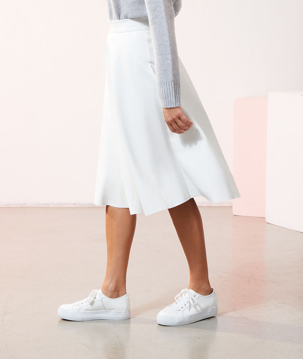 Jupe midi effet cuir ecru.