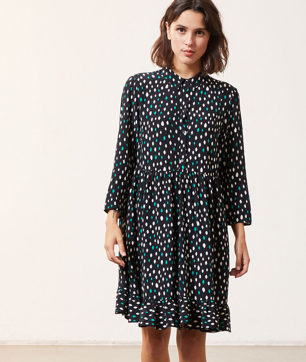 Robe boutonnée à imprimé noir.