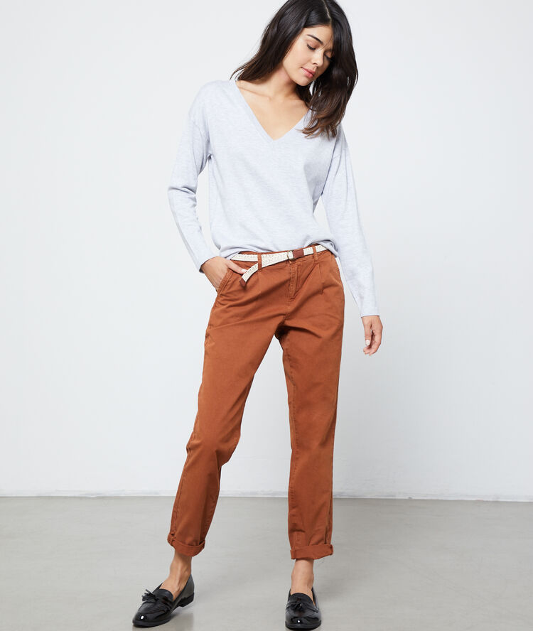Pull col v en maille fine gris chine clair.