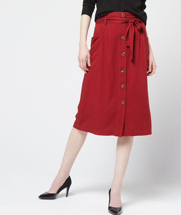 Jupe midi boutonnée grenat.