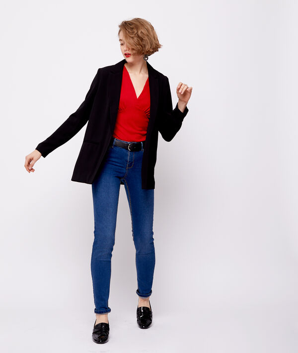 Veste de tailleur noir.