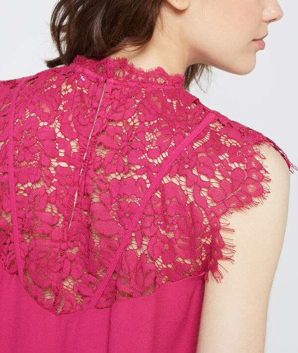 Top décolleté et dos à guipure framboise.
