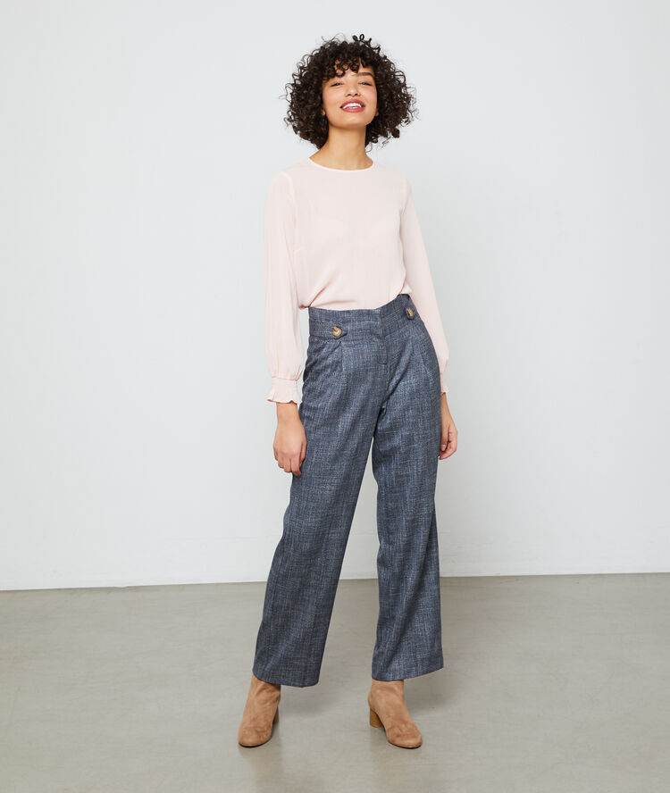 Blouse boutonnée au dos nude.