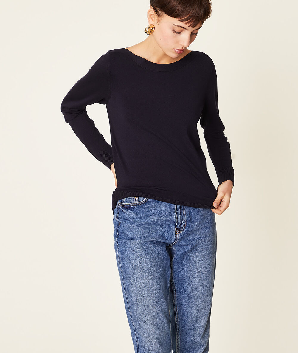 Pull col bateau marine.