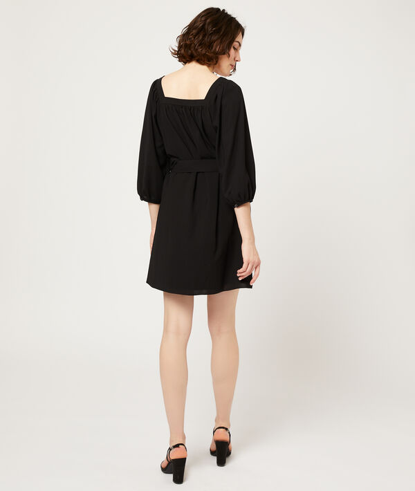 Robe à boutons et boucle ambrée Robe à boutons et boucle ambrée