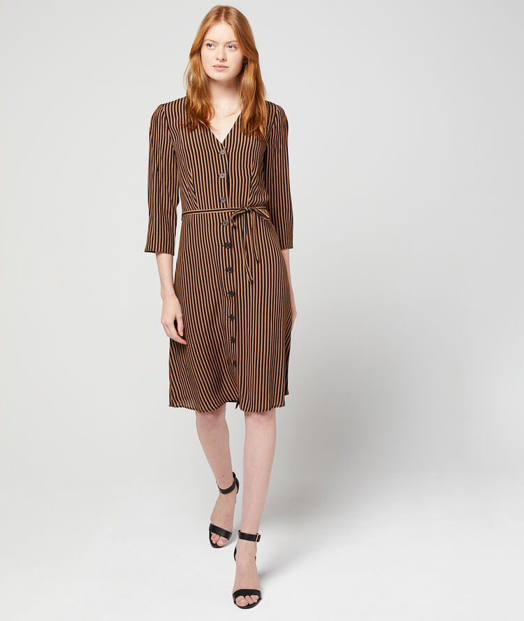 Robe boutonnée à rayures noir.
