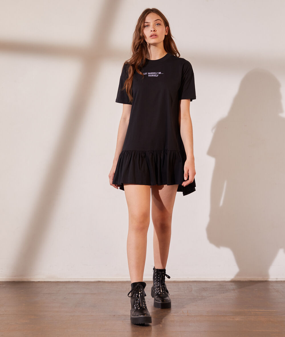 Robe t-shirt avec volants "let yourself be..." noir.